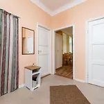Classy Flat,2-br,private Parking,smart Tv Апартаменты *