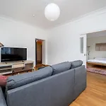 Classy Flat,2-br,private Parking,smart Tv Daire *