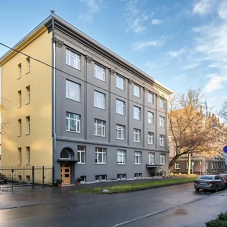 Classy Flat,2-br,private Parking,smart Tv