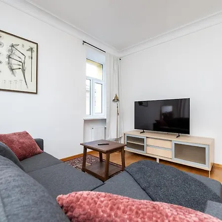 Classy Flat,2-br,private Parking,smart Tv Reval