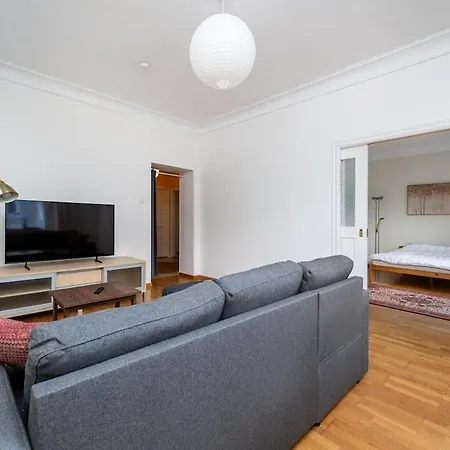 Classy Flat,2-br,private Parking,smart Tv Apartmán *