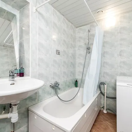 Apartment Classy Flat,2-br,private Parking,smart Tv *