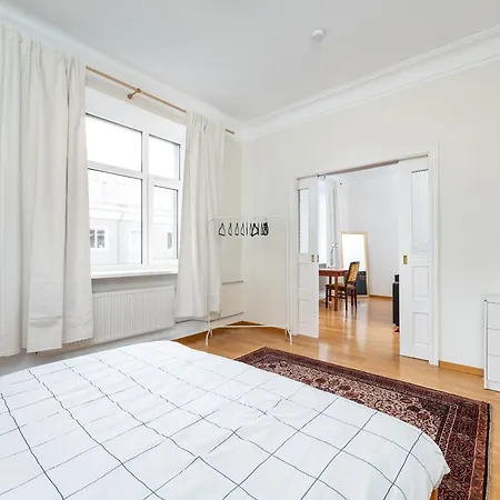 Apartment Classy Flat,2-br,private Parking,smart Tv