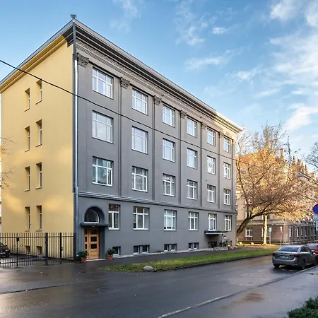 Apartment Classy Flat,2-br,private Parking,smart Tv Reval