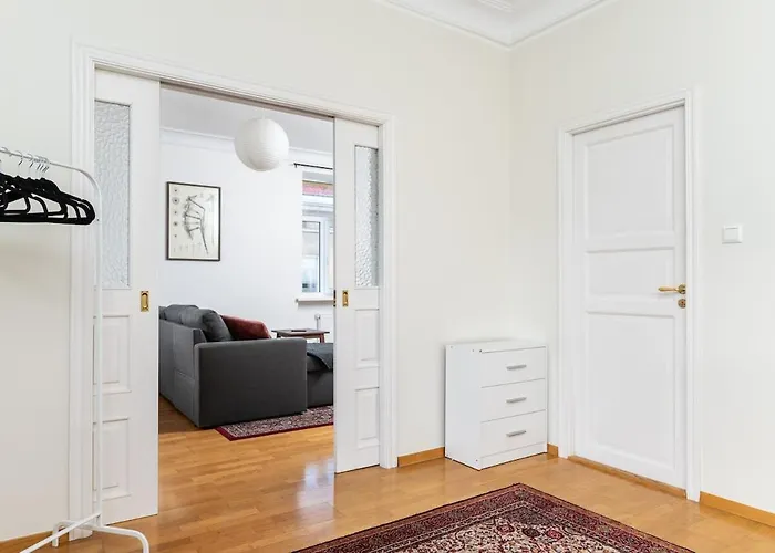 Classy Flat,2-br,private Parking,smart Tv Апартаменты