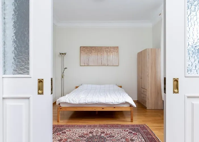 Classy Flat,2-br,private Parking,smart Tv